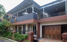 Koolkost Near Stadion Maguwoharjo Hotel